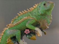 Enamel Box - Glittering Iguana on Enameled Branch