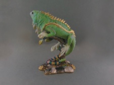 Enamel Box - Glittering Iguana on Enameled Branch