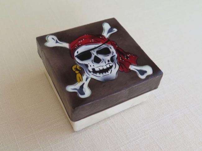 Capiz Shell Airbrushed Pirate Box Phillipines - Click Image to Close