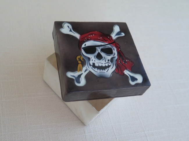 Capiz Shell Airbrushed Pirate Box Phillipines - Click Image to Close