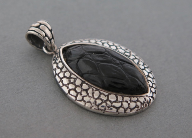 Alligator Skin Pendant - Click Image to Close