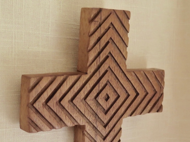 Handcarved Raintree Cross from Bali, Indonesia - Click Image to Close