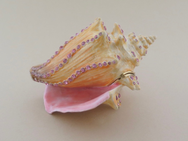 Enamel Box - Bejeweled Conch with Pink Crystals - Click Image to Close