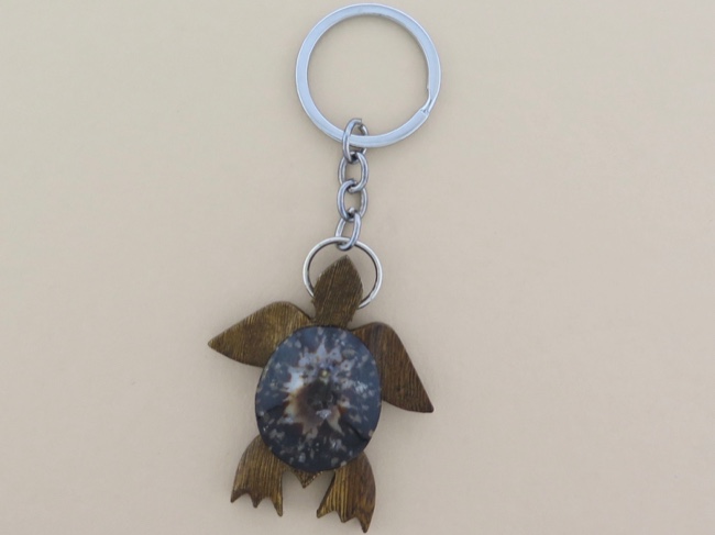 Wooden Sea Turtle and Limpet Shell Keyring - Click Image to Close