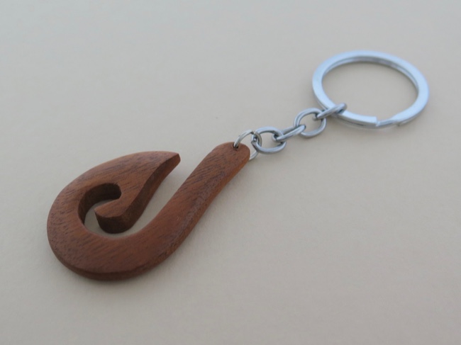 Wooden Maori Style Fish Hook Keyring - Click Image to Close