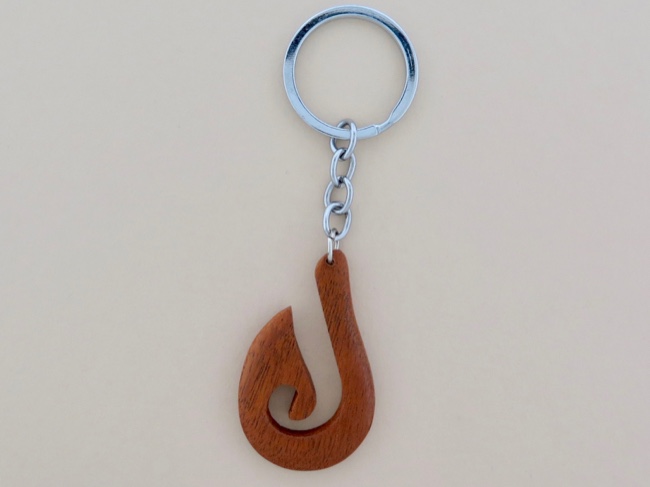 Wooden Maori Style Fish Hook Keyring - Click Image to Close