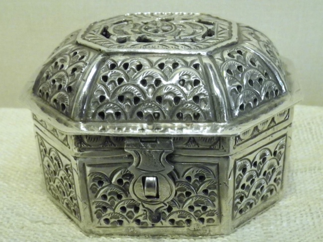 Fine Sterling Silver Handcrafted Box from India - Click Image to Close