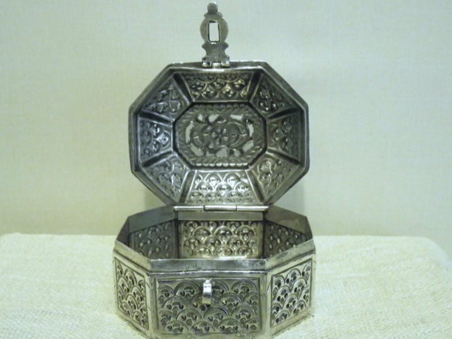 Fine Sterling Silver Handcrafted Box from India - Click Image to Close