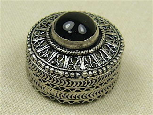 Sterling Silver Filigree Box with Onyx Stone - Click Image to Close