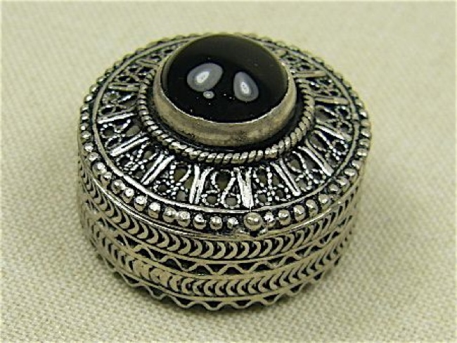 Sterling Silver Filigree Box with Onyx Stone - Click Image to Close
