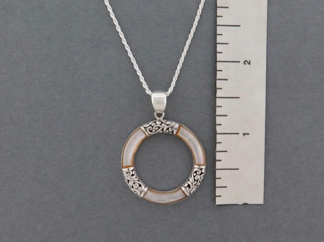 Inlaid Circle Necklace - Click Image to Close