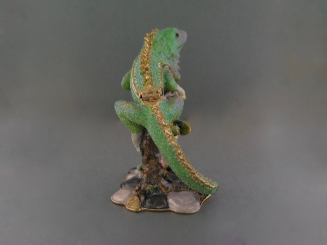 Enamel Box - Glittering Iguana on Enameled Branch - Click Image to Close