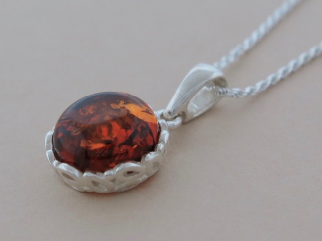 Amber Round Necklace - Click Image to Close