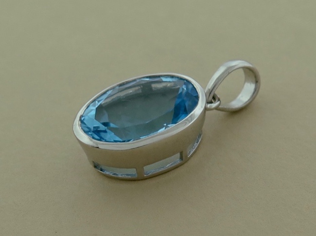 Blue Topaz Oval - Click Image to Close