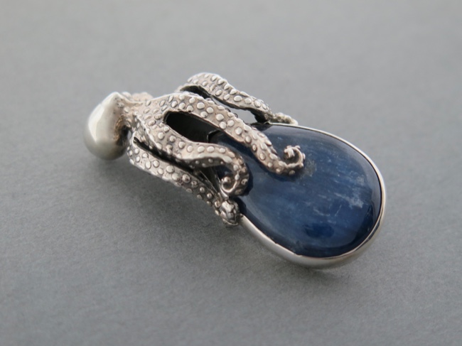 Sterling Kyanite Octopus - Click Image to Close