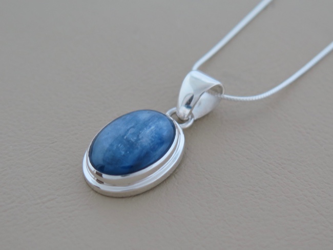 Kyanite Oval Necklace - Click Image to Close