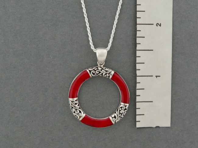 Inlaid Circle Necklace - Click Image to Close