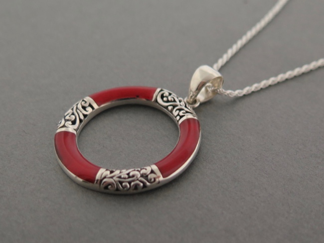 Inlaid Circle Necklace - Click Image to Close