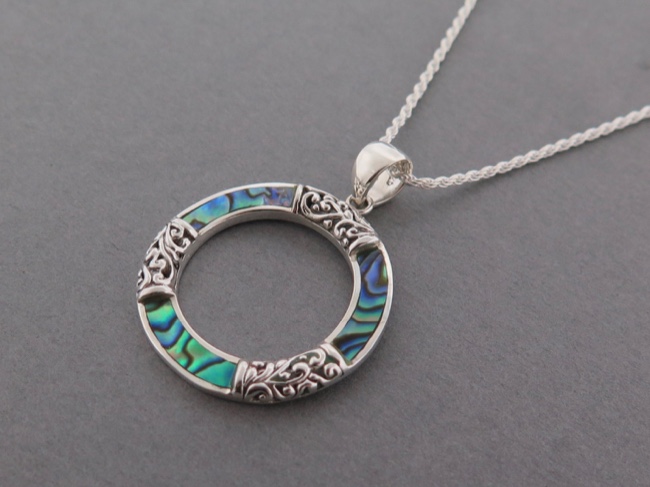 Inlaid Circle Necklace - Click Image to Close