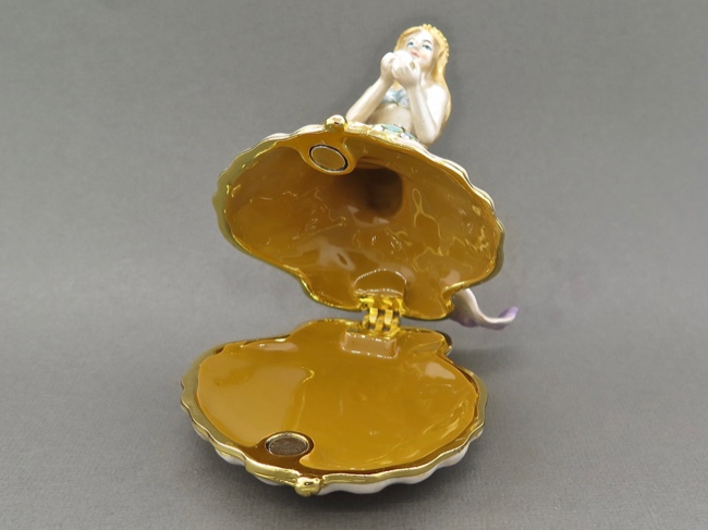 Enamel Box - Mermaid with Austrian Crystals - Click Image to Close