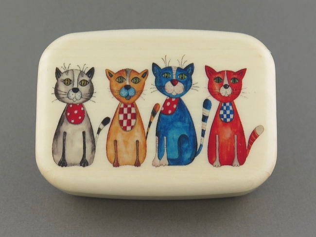 Secret Box - 4 Colorful Cats - Aspen Hardwood - Click Image to Close
