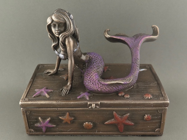 Beautiful Mermaid Guarding Pirate Chest - Click Image to Close