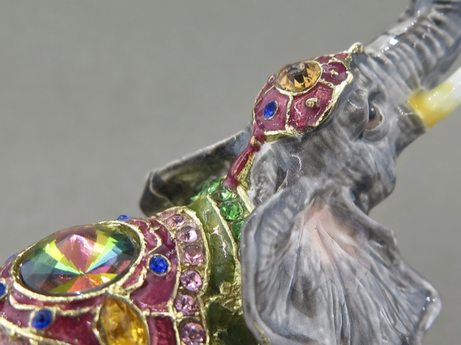 Enamel Box - Elephant with Austrian Crystals - Click Image to Close