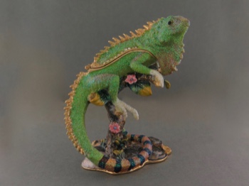 Enamel Box - Glittering Iguana on Enameled Branch